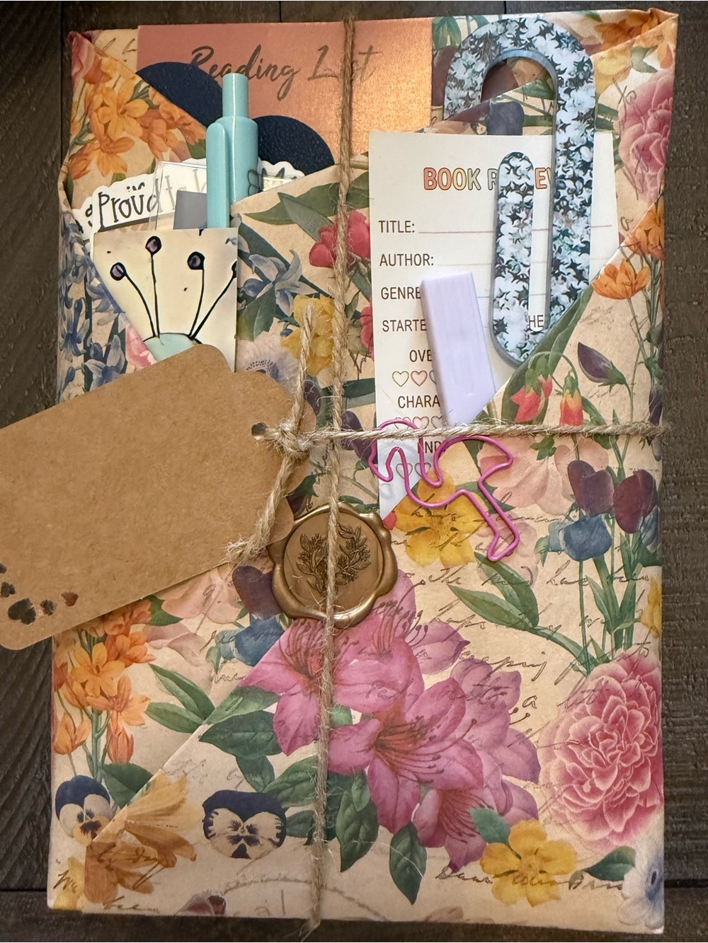 📚 Blind Date with a Book 📚
📚 Stuffed with bookish goodies! 📚